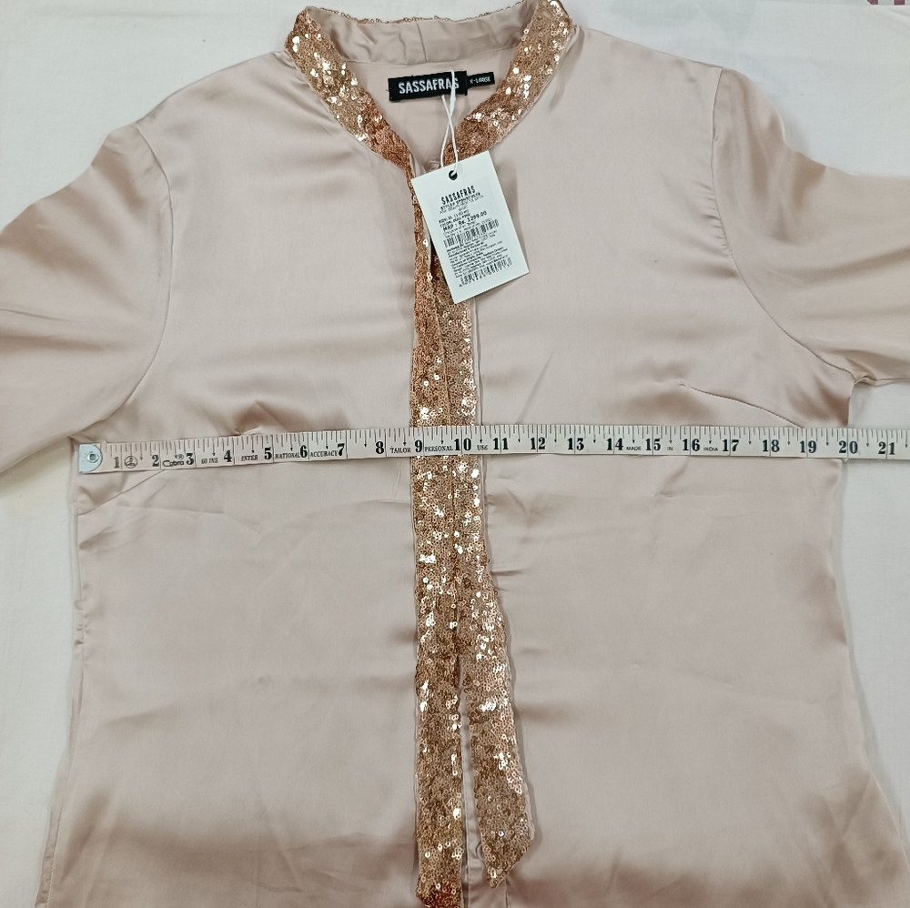 Satin dusty pink shirt with sequenced neck design - Picture 4 of 5
